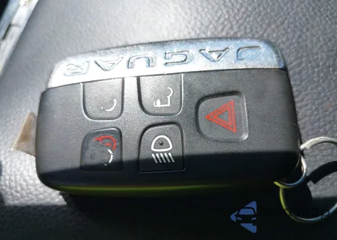 2018 Jaguar Xe 25T Premium из США, поврежденный, VIN SAJAD4FX7JCP34771